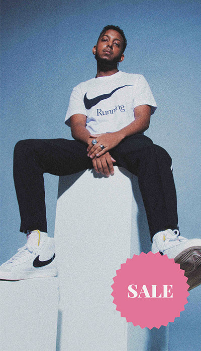 Mann in Vintage Nike T-Shirt